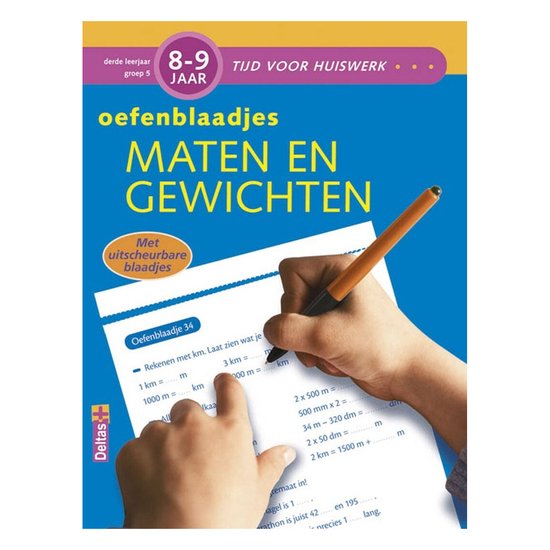Kinderhanden houden een oefenblaadje vast met de titel "MATEN EN GEWICHTEN". De pen ligt op het blaadje.