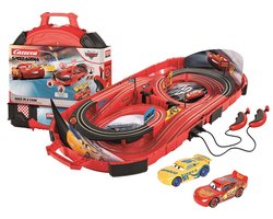 foto van Carrera Racebaan - Speed Arena - Disney Pixar Cars - Koffer - Lightning McQueen - Dinoco Cruz Ramirez - 2,77m