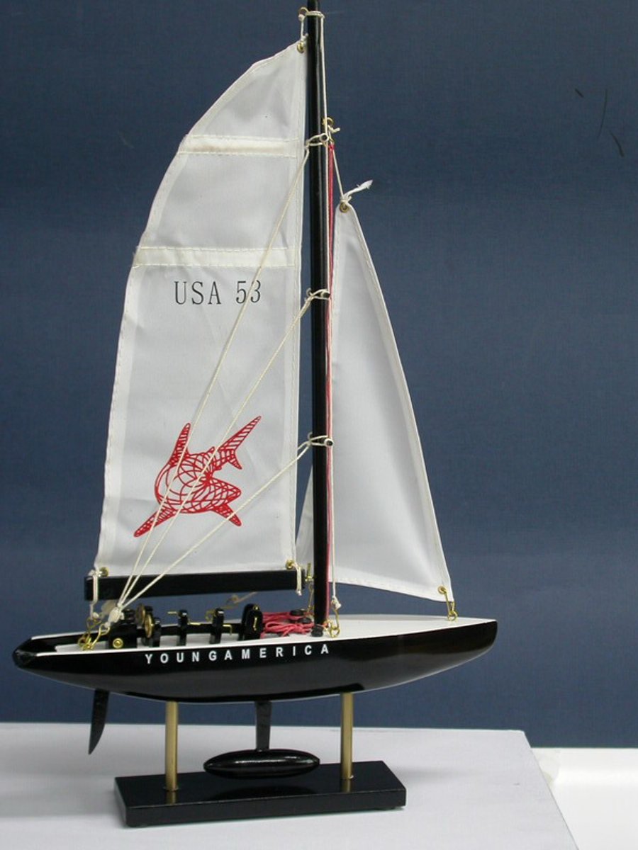 Miniatuurboot “USA” Hoogte 40 cm Fx 246-25 D America's Cup