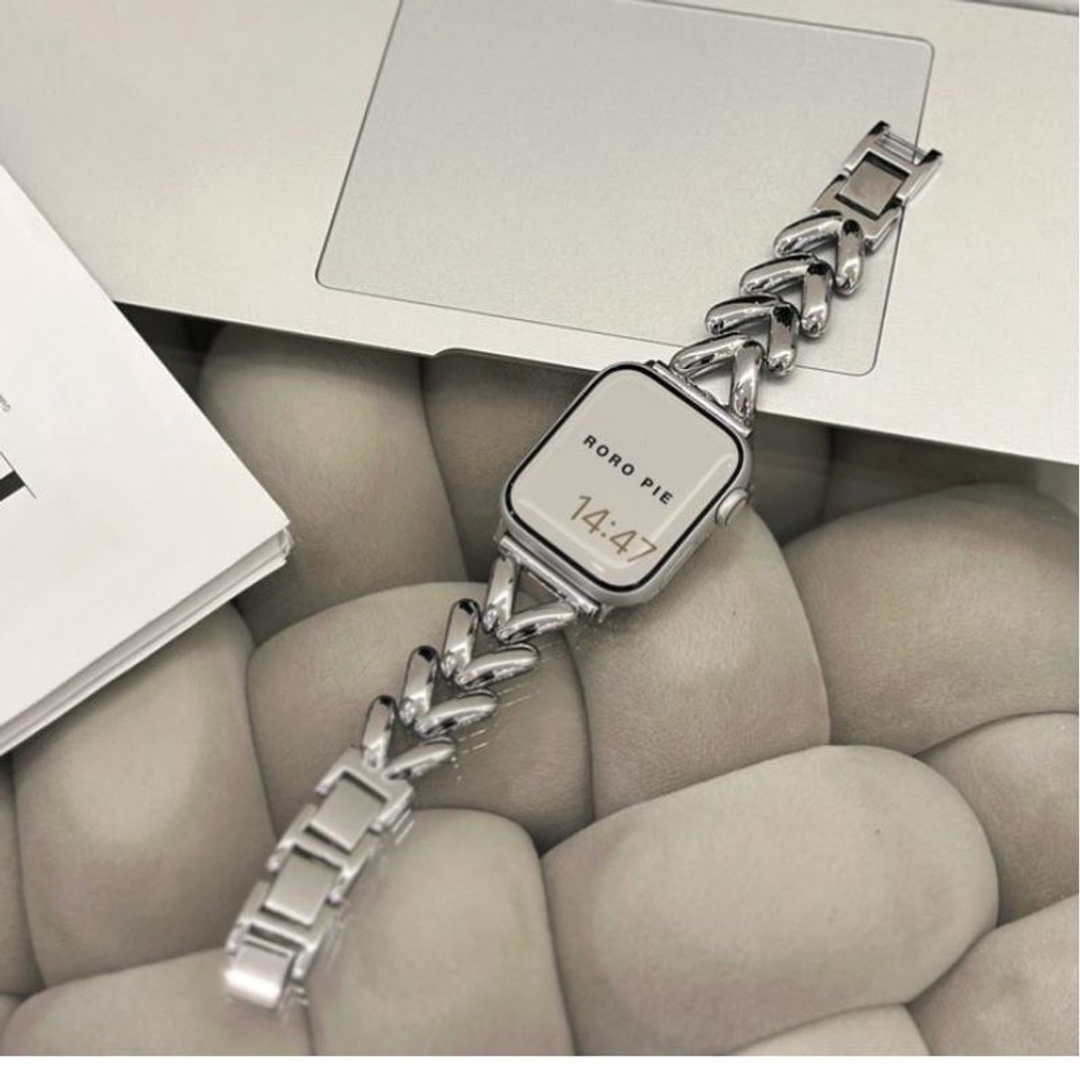 pple Watch Bandje Metaal - Verstelbare Luxe Armband - Zinklegering - Geschikt voor Apple Watch 42-44-45-46-49 mm (Series 1 t-m 10) - Zilver