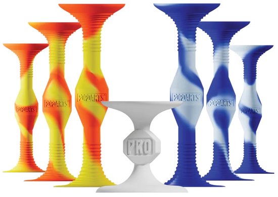 Verschillende popdarts in de kleuren oranje/geel, blauw/wit en een witte. Met 'PRO' op de witte.