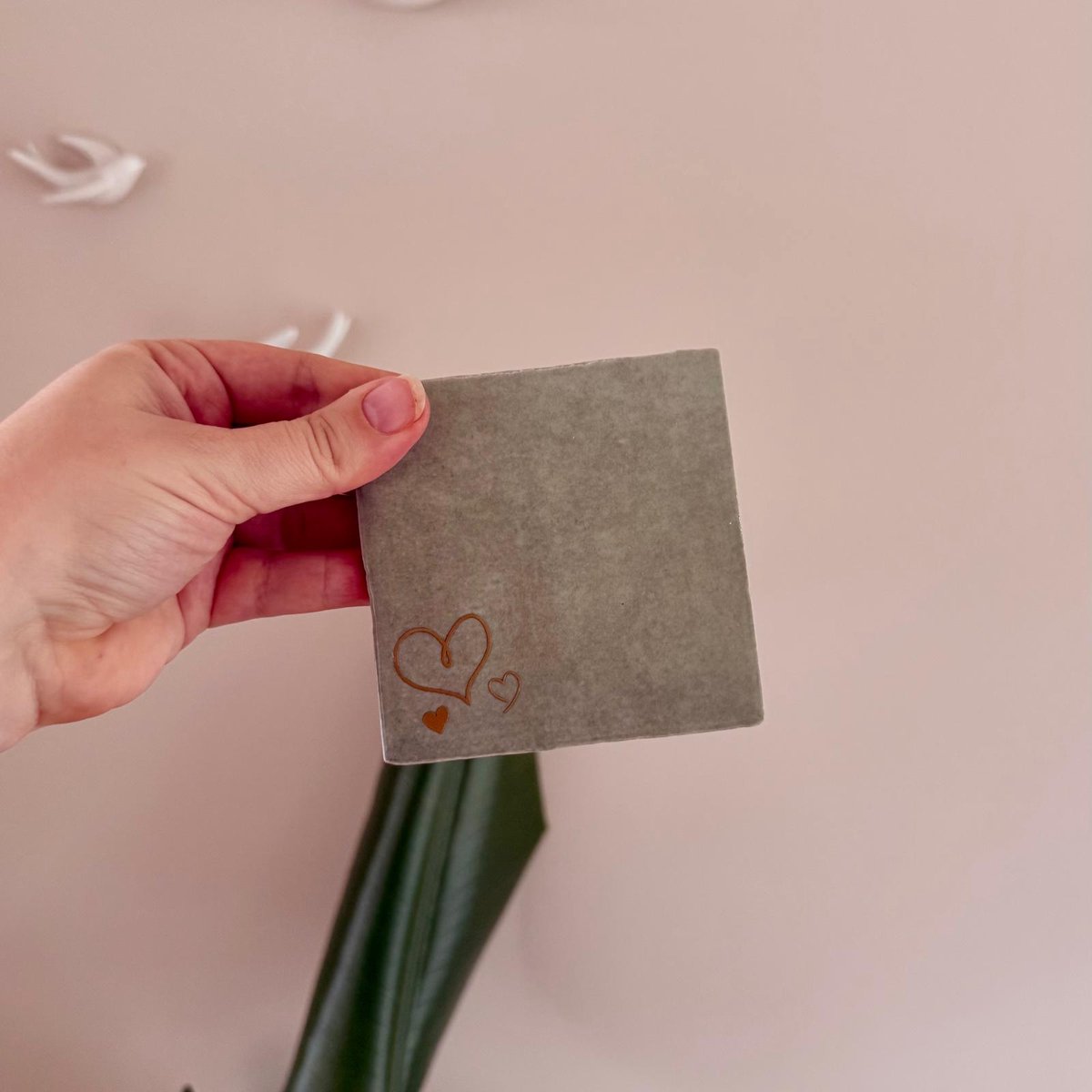 Wij & Blij - tegeltje - 3 hartjes - groen - spreuktegeltje - liefde - interieur - decoratie - cadeau- verjaardag - afscheid - bedankje - wandtegeltje