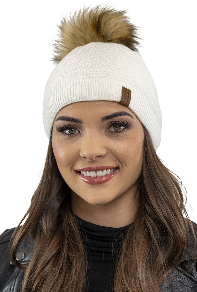 VIVISENCE Dames Pomponmuts en Sjaal Set Warm Hoofddeksel En Halsbedekking Voor Herfst En Winter Warm Dik, Wintermuts Met Pommel, Winterset Voor Vrouwen, Gemaakt in de EU, wijnrood, One size