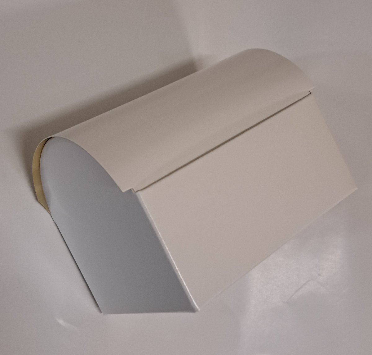 12 grote cadeau-doos WIT-GOUD schatkist-vorm traktatie-doos voor snoepjes of bonbons of koek om uit te delen bij verjaardag, huwelijk, babyshower of doop.