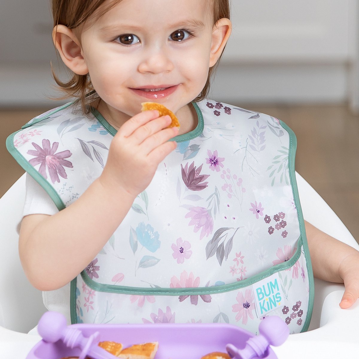 Bumkins SuperBib - Waterdichte Slab met Opvangbakje - Slabbetje voor Baby en Peuter - Eetslab en Knoeislab - Met Klittenband - Machinewasbaar - Baby Led Weaning BLW - Floral Bloemen - Grijs - Meisje - 6-24 maanden