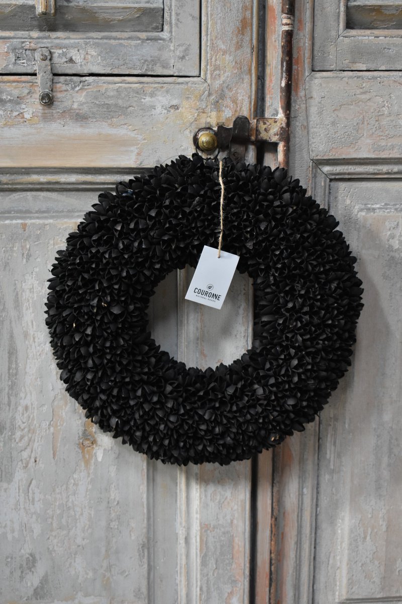 Couronne -Krans Ø 30cm Bakuli beukennootjes - Zwart / black - Krans Beukennootjes zwart 30 cm - Landelijk Sober robuust.