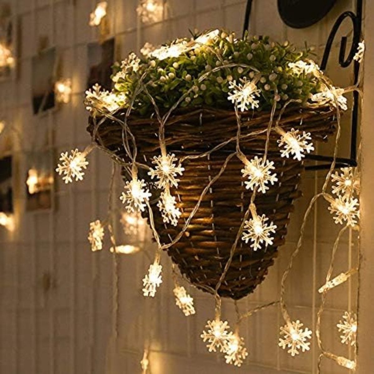 Batterij Gevoede Kerstdecoratie RosyFate Kerstslinger Met LED Verlichting – Dennentakken Met Rode Bessen En Sneeuwvlokken Voor Een Warme Kerstsfeer LED Kerstslinger Rode Bessen Batterij Gevoede Kerstdecoratie RosyFate Kerstslinger Met LED Verlichting – Dennentakken Met Rode Bessen En Sneeuwvlokken Voor Een Warme Kerstsfeer LED Kerstslinger Rode Bessen