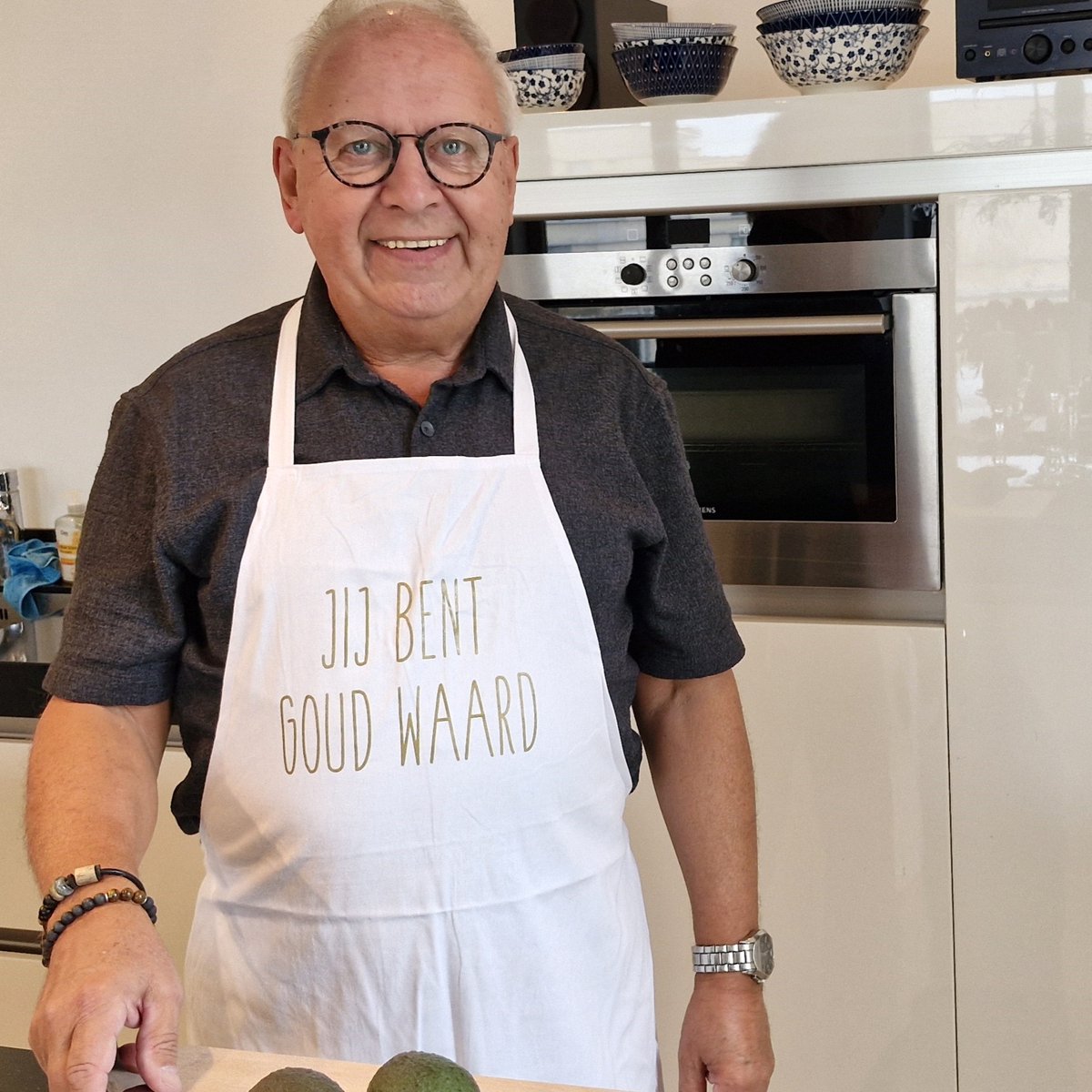 Keukenschort met tekst bedrukt cadeau sint en kerst jij bent goud waard Schort Kookschort Kokschort verjaardag man vrouw huwelijk valentijn bruiloft vriend partner samenwonen samenlevingscontract vriendin mama papa opa oma vrouwen dames mannen heren