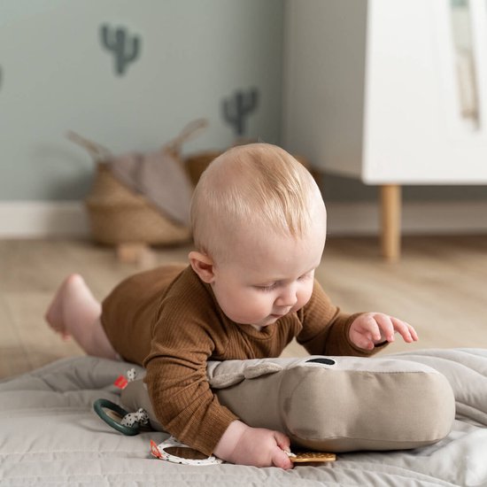 Done By Deer Croco Activiteiten Knuffel Sand van Merkloos — afbeelding 2