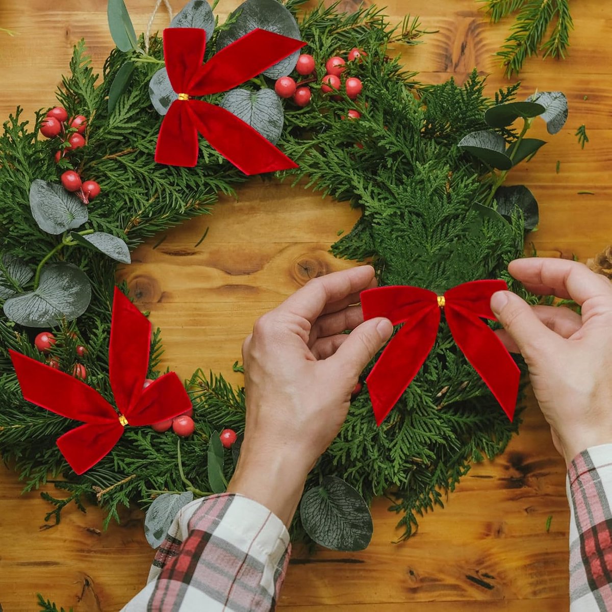 Fluwelen Kerststrikken - 24 Stuk - Kerst Strikken - Kerst Decoratie Strikjes - Kerstversiering - Kerstdecoratie voor binnen - Kerststrikjes Rood - Kerstboom Decoratie - Kerstsfeer - voor Cadeauverpakking Deur Vintage Slinger Krans - Rood – foto 4