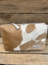 Bag2Bag Perth – Stijlvolle Leren Schoudertas met koeienhuid -print 2