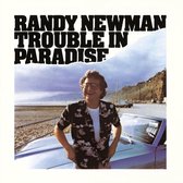 Randy Newman, Trouble in Paradise albumhoes met Randy Newman in Hawaii-shirt, witte t-shirt, jeans en zonnebril, staand bij een auto aan het strand.