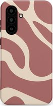 Casetastic Hoesje Geschikt voor Samsung A56 / A36 - Stijlvolle Beschermende Duo-layer Case - Terracotta Mediterranee Golven