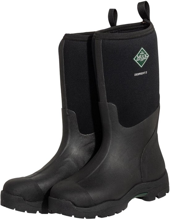 Zwarte Muck Boot Derwent II laarzen met groene zool en logo op de kuit.