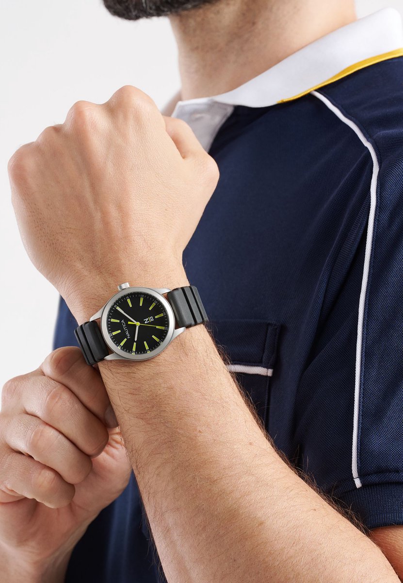 Nautica Hannay Bay Kwarts Analoog Horloge Zwart En Zilver Case: 100% Stainless Steel | Armband: 100% Recycled Material 42 NAPHBF404