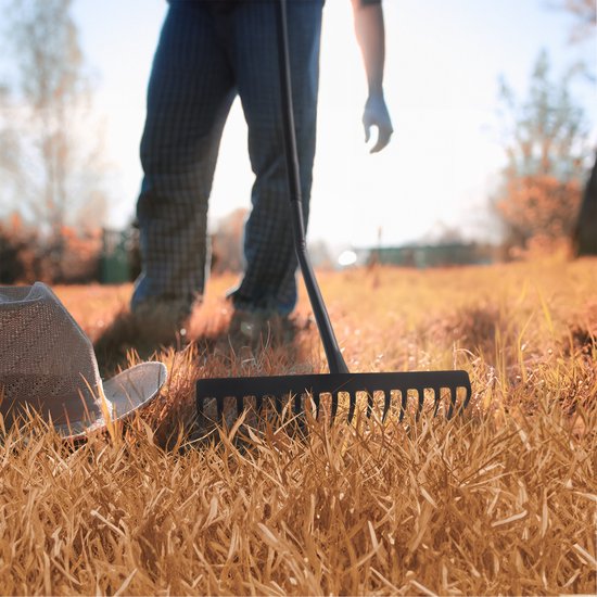 KADAX Tuinhark van metaal, tuingereedschap met metalen kop, gazonhark voor tuin, platte hark voor gazon, hark om te harken, bladbreker met steel (zwart-grijs, 14 tanden) van Merkloos	 — afbeelding 5
