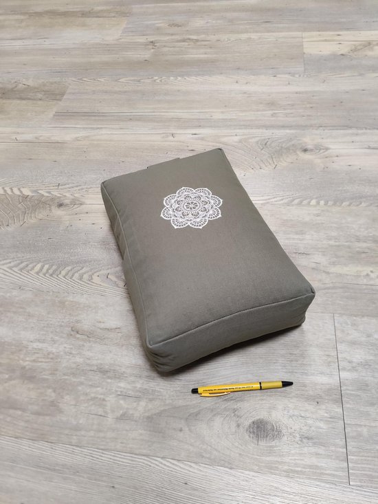 Om Namaste meditatiekussen - mini bolster design Rechthoekig - grijs met Mandala van Om Namaste — afbeelding 4