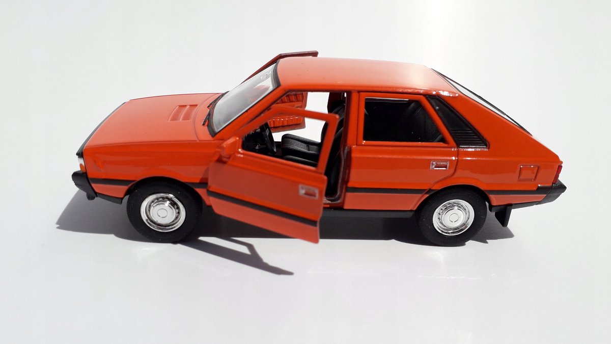 Welly FSO Polonez 1500 MR 78 Model Auto 1:34 Oranje Metaal
