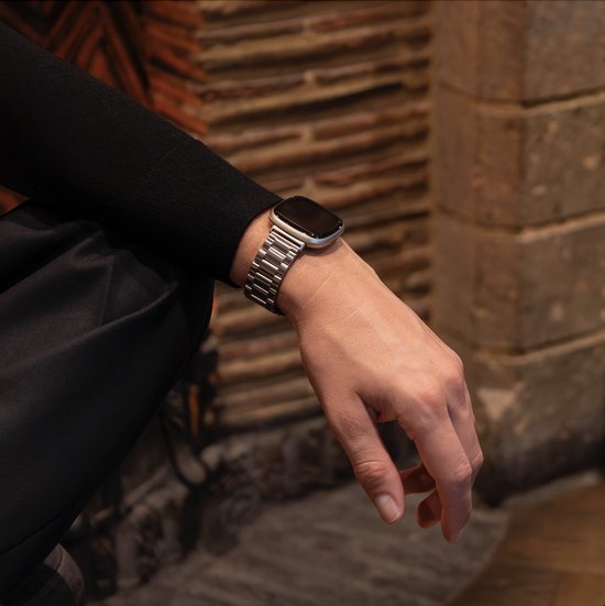 Strap-it Fitbit Versa 3 bracelet acier argent + trousse à outils