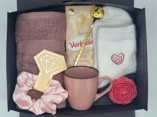 RituwellGift Geschenkset Vrouwen - Nr. 1 |- Cadeau voor Vrouw - Verwenpakket - Cadeaupakket - Giftset - Verjaardag - Moederdag - Mok - Beker - Sokken - Scrunchie - Chocolade - Valentijn Cadeautje voor Haar - Kerstpakket Vrouw - Cadeau Vriendin