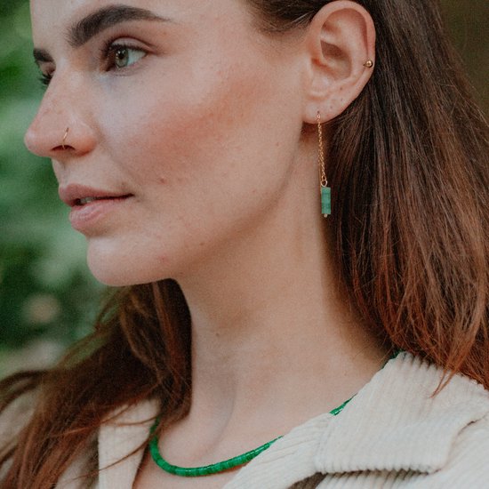 Enfileur de jade vert Ava & Imber | Boucles d'oreilles Gold Treader avec perles de pierres précieuses de jade vert | Boucles d'oreilles élégantes pour femmes imperméables