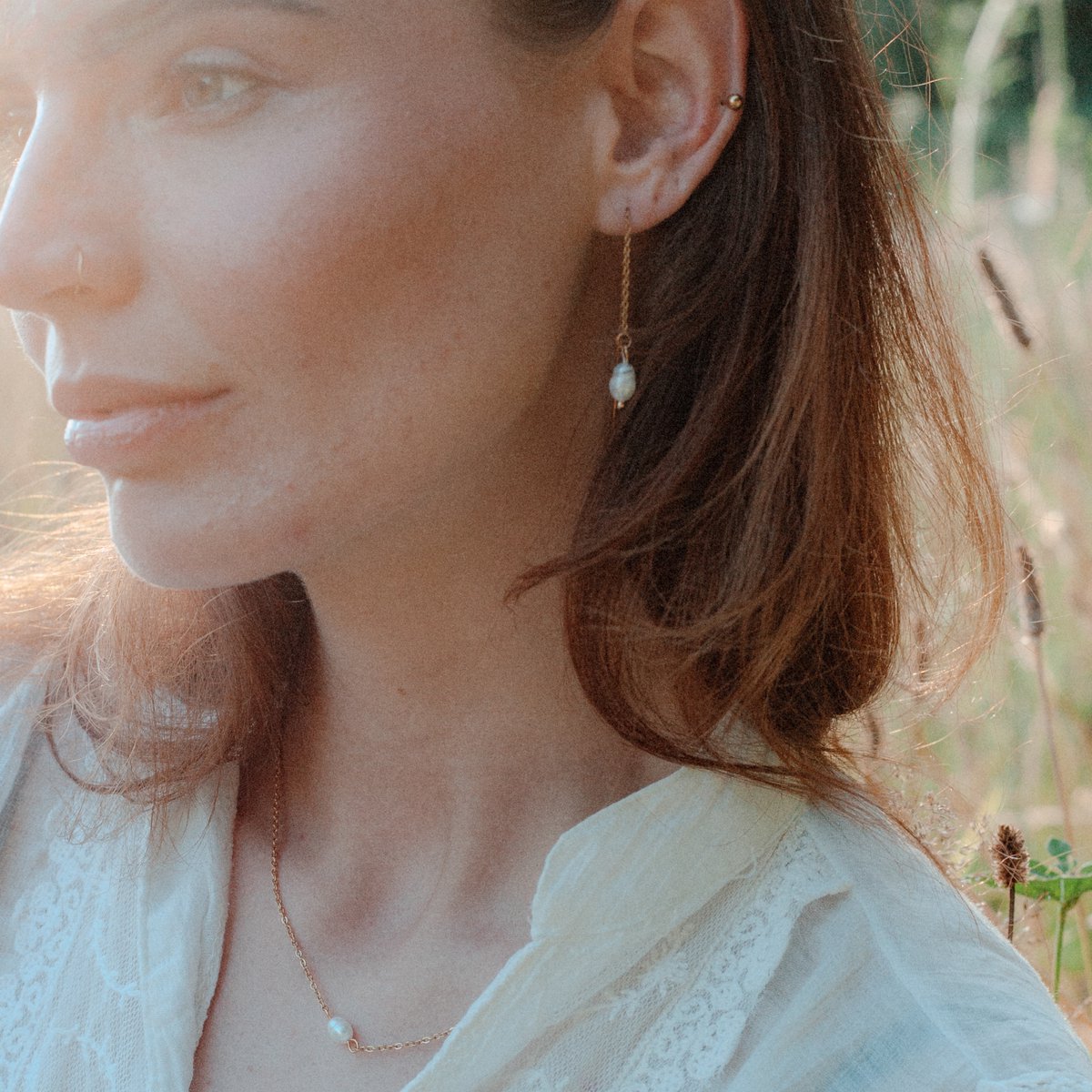 Ava & Imber Parelthreader Goud | Waterproof Goud Stainless Steel Threader Oorbellen met Zoetwaterparel | Elegante Threader Oorbellen voor Dames