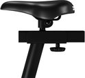 Zwarte hometrainer zadel met witte 'ZIPRO' tekst op de achterkant.