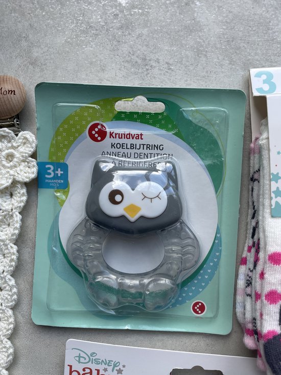 Maminobaby.nl | Minnie mouse | Baby geschenkset meisjes | Slabbetjes | Minnie mouse sokjes | Handgemaakte Speenkoord | Uil Koelbijtring | Kraamcadeau | Babyshower cadeau — afbeelding 2