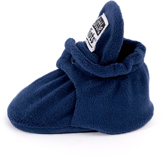 Donkerblauw fleece babyslofje van Little Riots, opzij gefotografeerd.