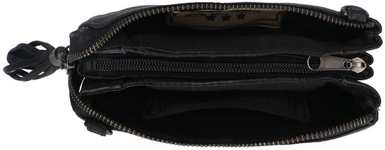 Open zwarte leren clutch met ritssluitingen en een label