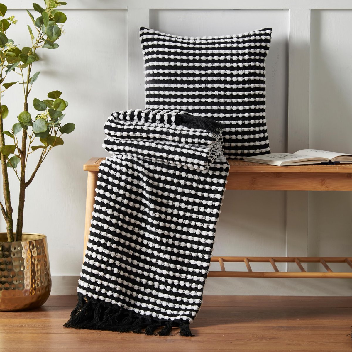 Ibenzoa Zwarte plaid met kwastjes voor warmte en stijlvolle inrichting