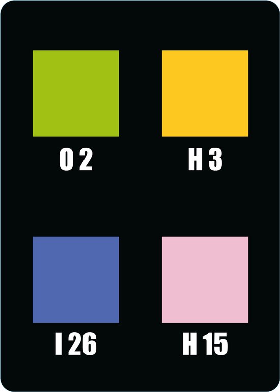 Vier kleurkaarten met letters en cijfers: O 2 groen, H 3 oranjegeel, I 26 blauw, H 15 roze.
