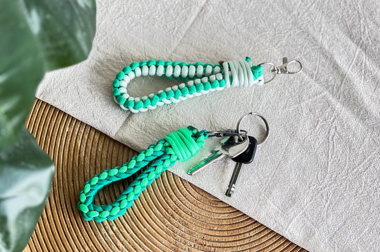 Little Creations DIY pakket - Macramé sleutelhanger (2 stuks) - Groen - Hobbypakket volwassenen - Knutselpakket voor volwassenen - Creatief diy pakket