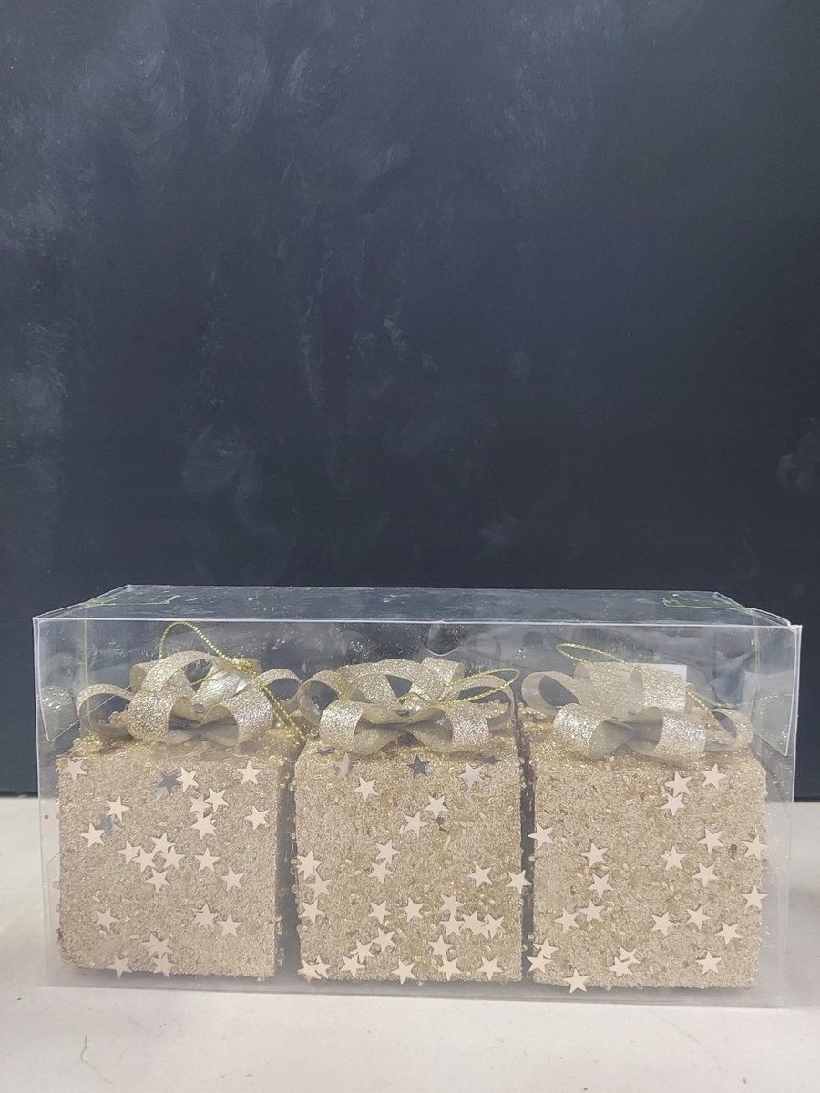 Gouden Cadeau Kersthanger Styropor 6x6 cm - 3 Stuks