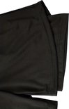 Détail du short de sport noir à double couche, montrant le tissu et les coutures.