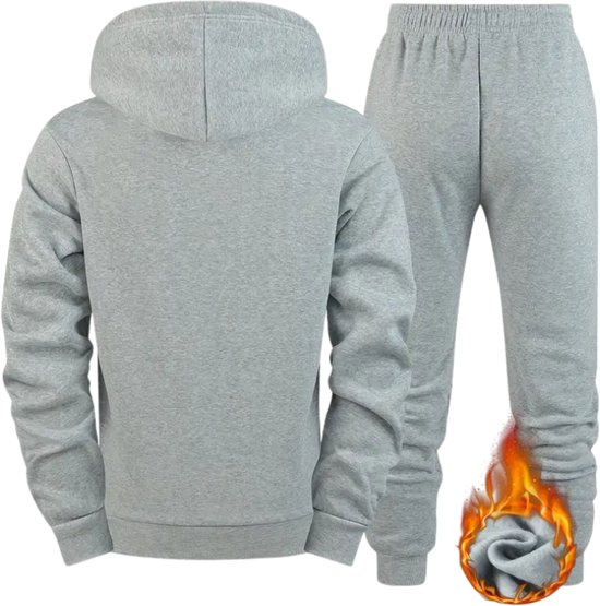 Grijze joggingbroek met trekkoord en hoodie. Een vuur-icoon toont de voering van de broek.