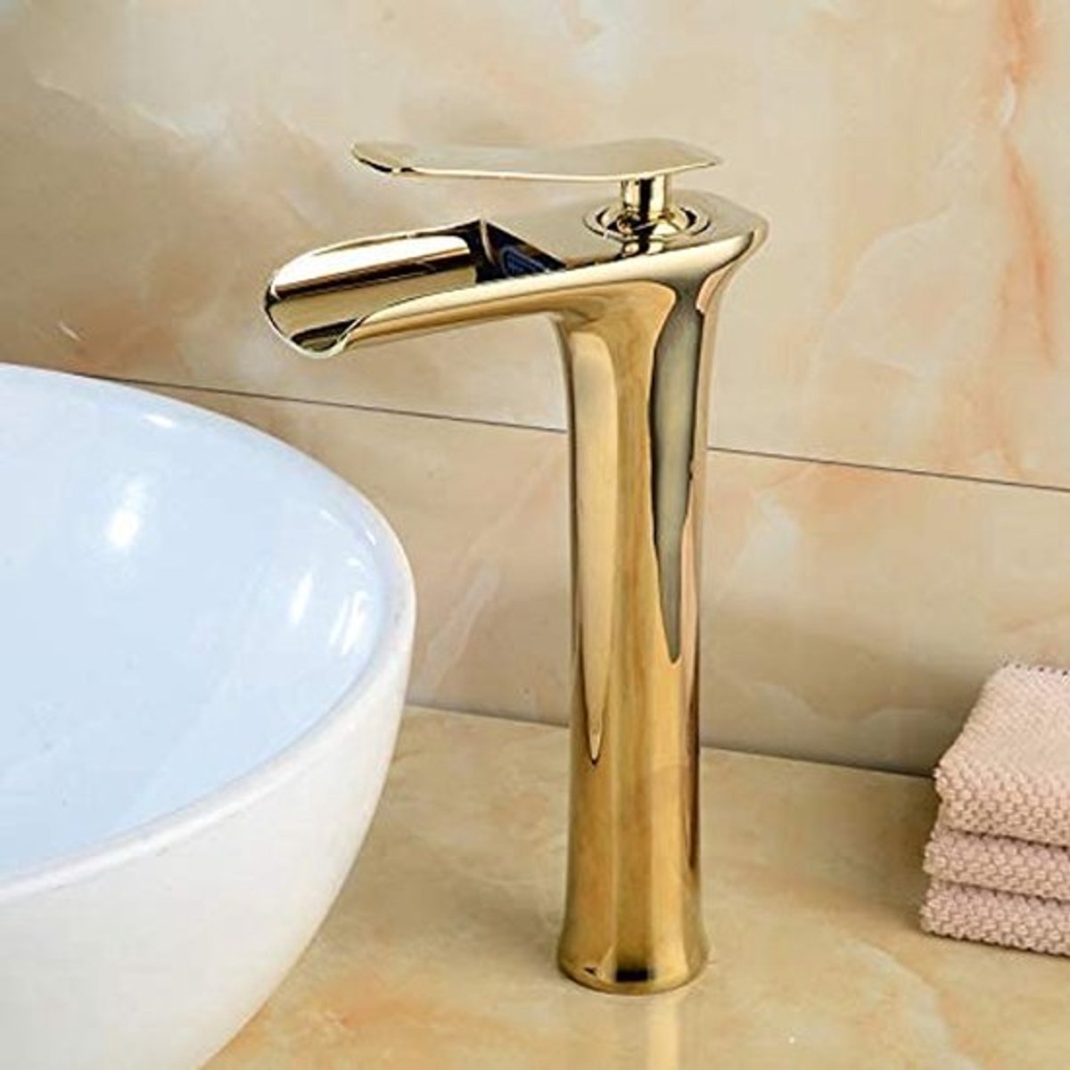Hoge design watervalmengkraan in goudkleur.