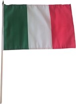Agitant le drapeau de luxe Italie
