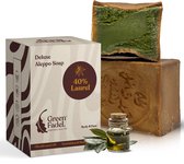 Deluxe Aleppo zeep met 40% Laurel, inclusief verpakking, stuk zeep met groene kern en flesje olie.