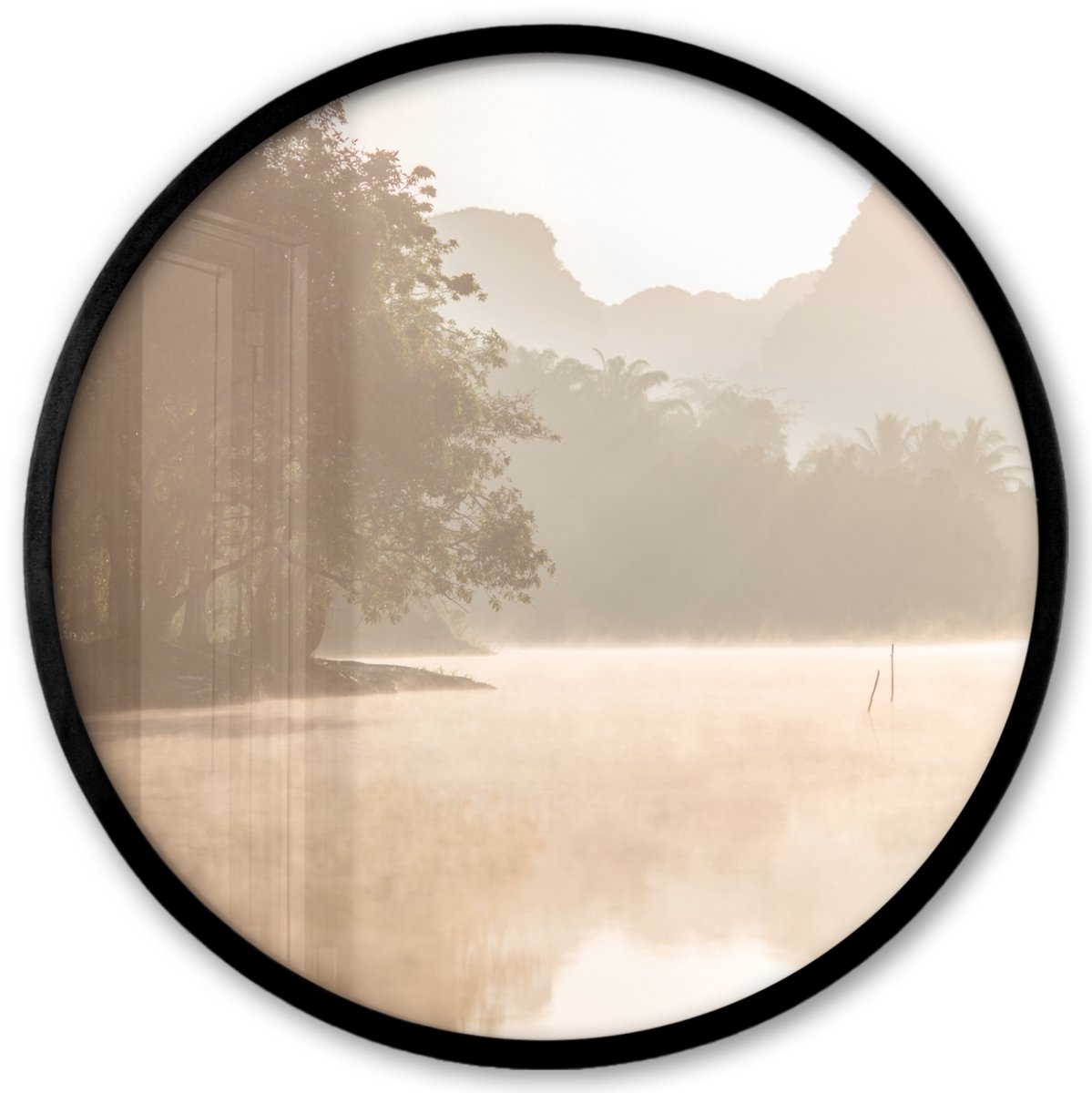 FrameYourWall Poster in lijst Rond - Fotolijst 40x40 cm - Posters - Landschap - Bos - Water - Mist - Beige - Ronde posterlijst zwart - Decoratie - Wanddecoratie woonkamer - Muurdecoratie slaapkamer