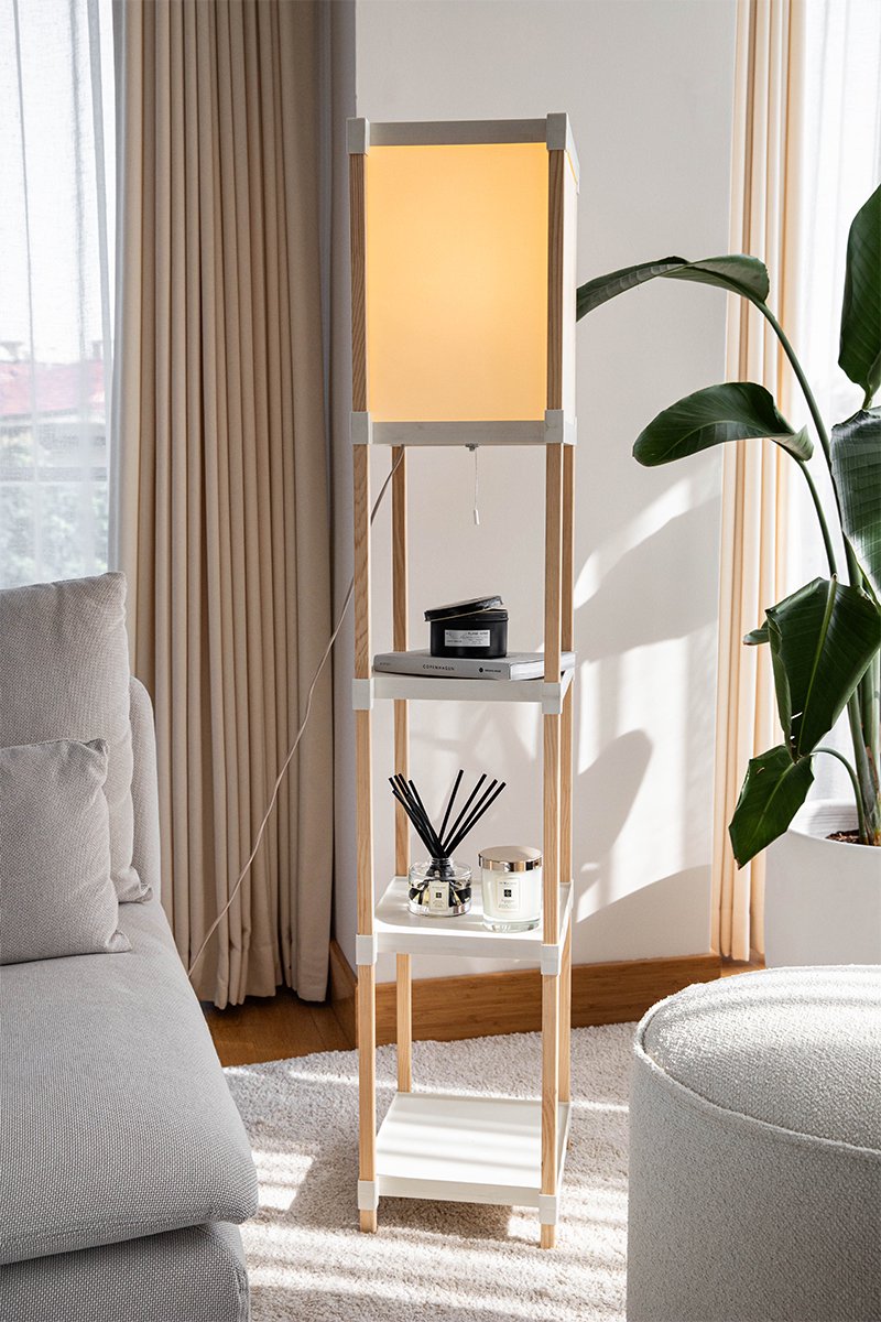 Fixwood Houten Staande Lamp met 3 Planken – Scandinavisch Design – Etagère Vloerlamp – Hout & Linnen – Warm Wit Licht – Voor Woonkamer, Slaapkamer of Kantoor thumbnail 4