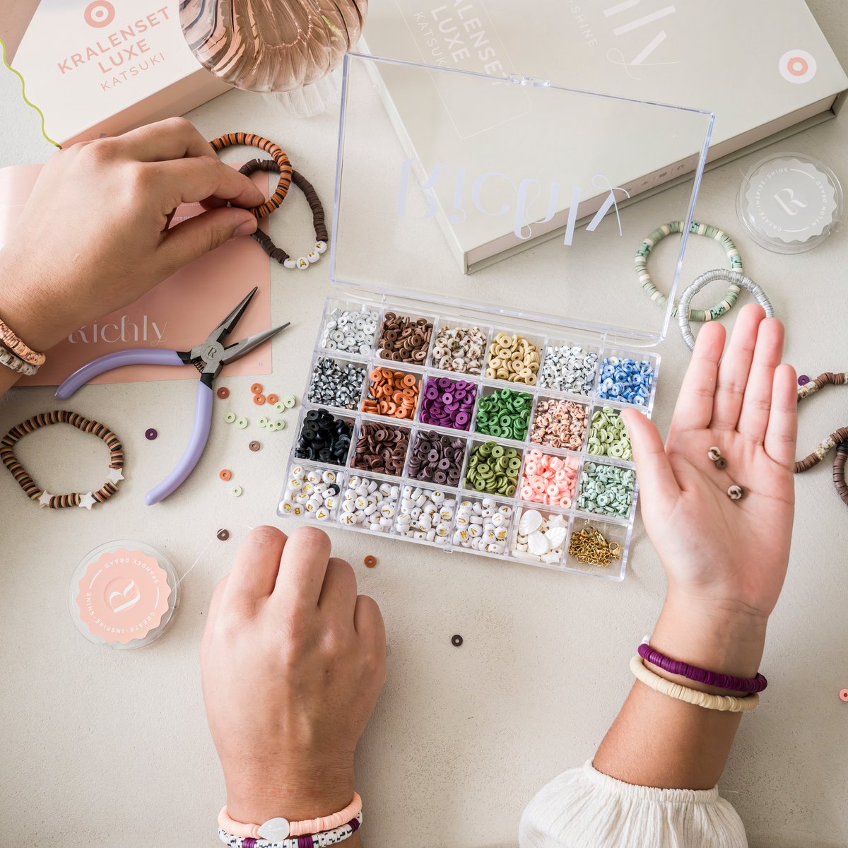 Richly® Kralen set Luxe Katsuki - Armbandjes maken meisjes - gratis E-BOOK - Complete set & Premium verpakking - 6 Bedels & Gouden RVS-accessoires - Sieraden Maken volwassenen - Letterkralen - Kralenketting - Knutselen meisjes — afbeelding 12