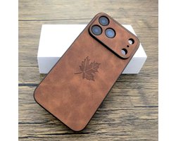 Telefoonhoesje iPhone 17 – Bruin – Esdoornblad Design – PU leer