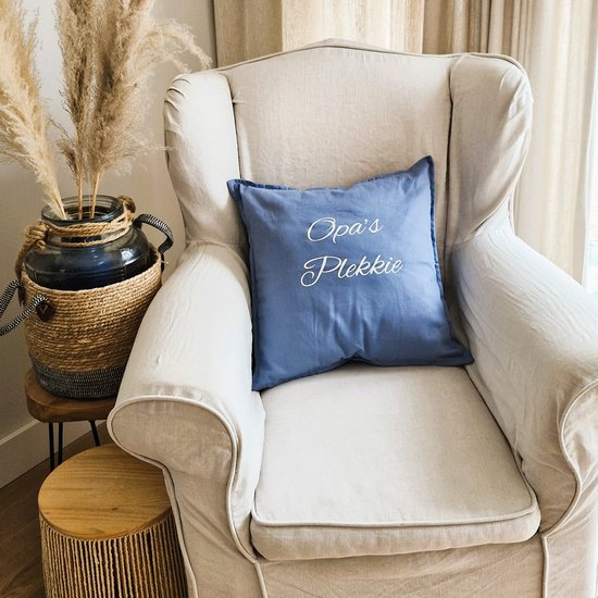 Kussen Kussenhoes met tekst bedrukt cadeau tekstbord plekje opa| opa’s plekkie | blauw met opdruk wit | 50x50 cm | Vaderdag verjaardag man