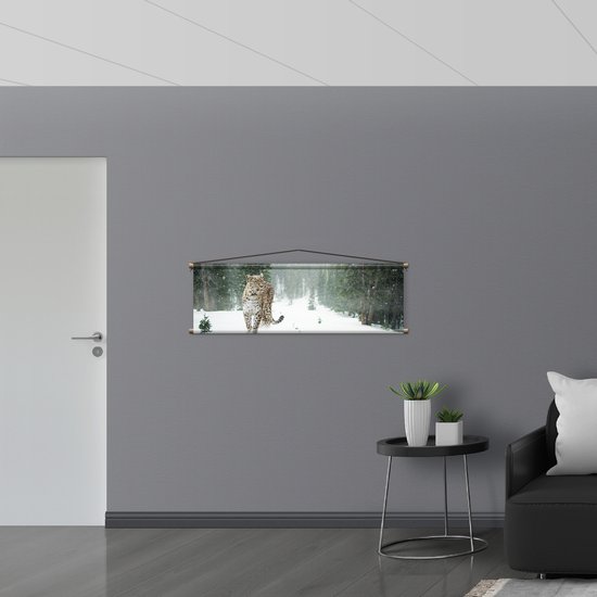 WallClassics - Affiche Textile - Léopard dans la Neige - 120x40 cm Photo sur Textile