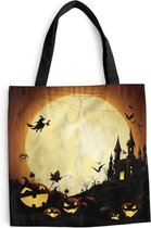 MuchoWow® Schoudertas - Strandtas - Big Shopper - Boodschappentas - Een illustratie van een kasteel met heksen en pompoenen tijdens Halloween - 40x40 cm - Katoenen tas