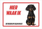 Waakbord/ bord | "Hier waak ik" | 30 x 20 cm | Teckel | Langharige teckel | Waakhond | Hond | Dog | Chien | Betreden op eigen risico | Polystyreen | Rechthoek | Witte achtergrond | 1 stuk