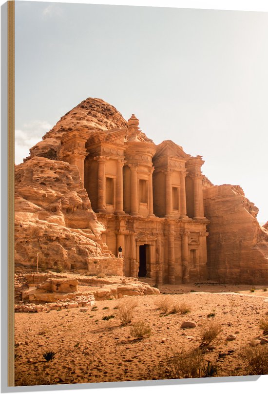 WallClassics - Hout - Ad Deir Monument in Jordanië - 70x105 cm - 12 mm dik - Foto op Hout (Met Ophangsysteem)