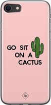 Casimoda® hoesje - Geschikt voor iPhone SE (2020) - Go Sit On A Cactus - Siliconen/TPU telefoonhoesje - Backcover - Planten - Roze