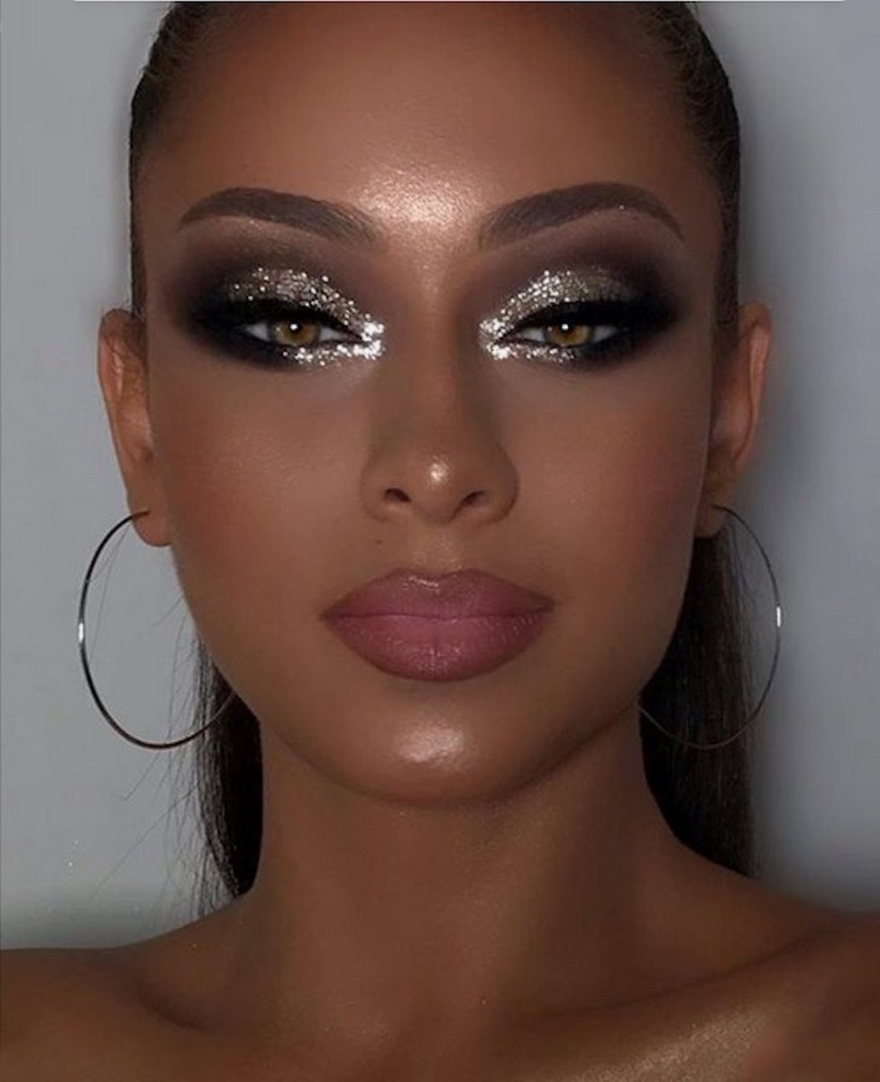 GetGlitterBaby® - Zilveren Fijne Poeder Biologische / Biologisch Milieuvriendelijke afbreekbare Festival Glitters voor Lichaam en Gezicht Jewels / Vegan Bio Biodegradable Face Body Glitter Glue - Zilver + Huid Lijm — cadeau in Verzorging - foto 4